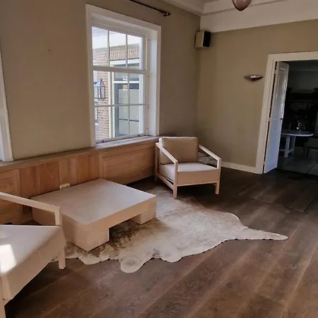 Amsterdam Mansion - Rembrandt *