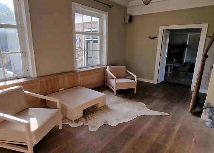 Amsterdam Mansion - Rembrandt *